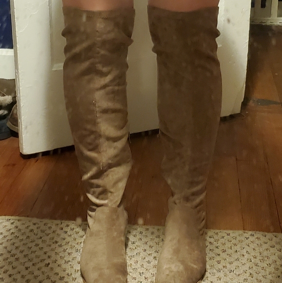 Knee high boots - Picture 2 of 8
